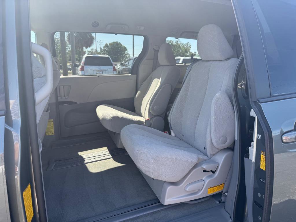 Used 2014 Toyota Sienna LE image 13