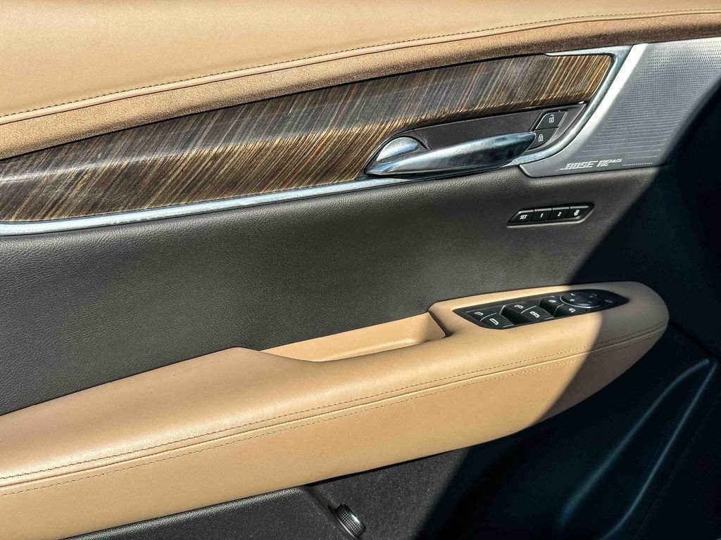 Used 2020 Cadillac XT6 Premium Luxury w/ Platinum Package FWD image 16