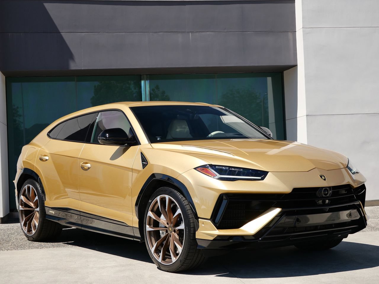 Used 2023 Lamborghini Urus S AWD/4WD image 1
