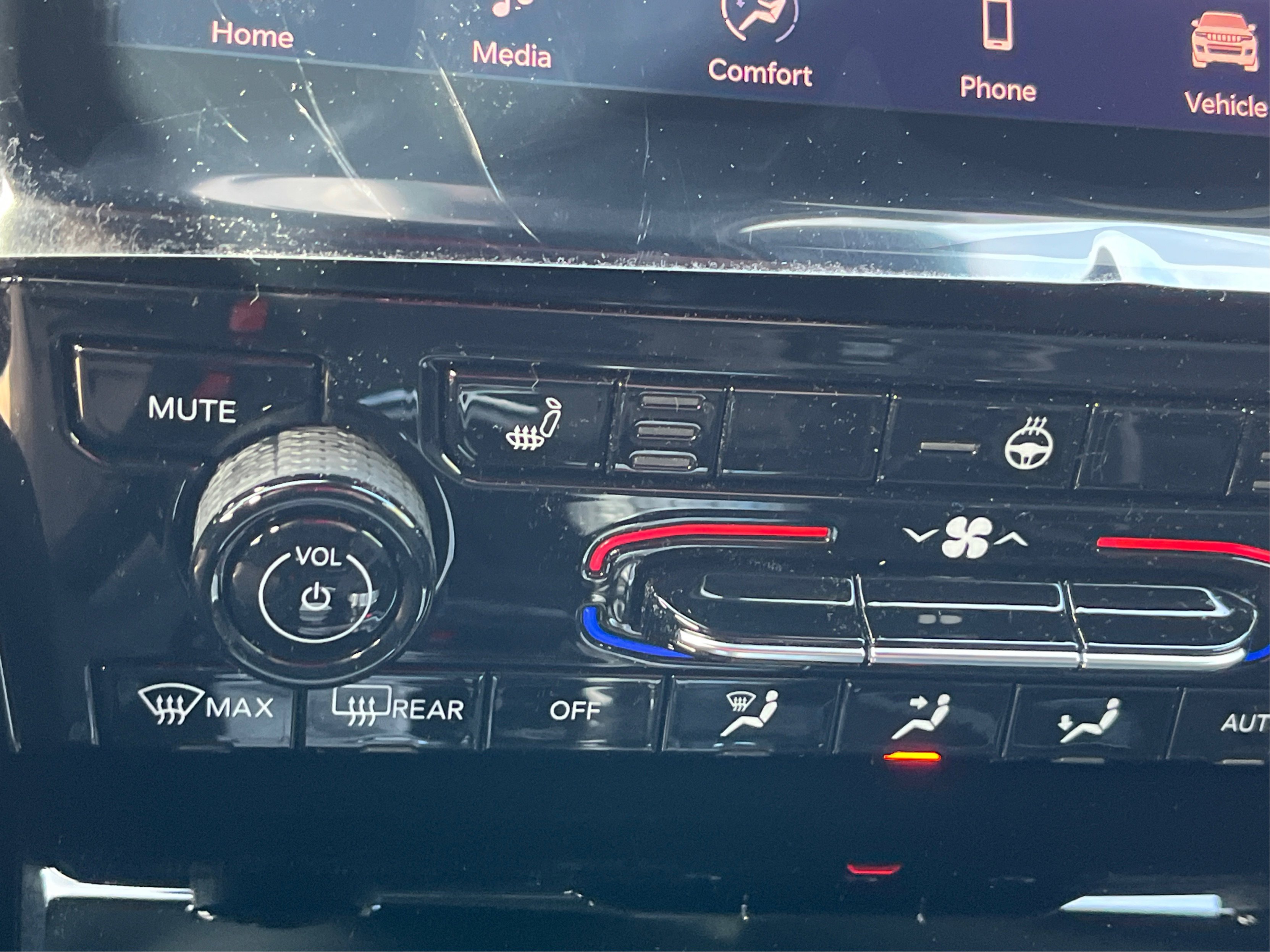 New 2025 Jeep Grand Cherokee Limited w/ Black Appearance Package image 49