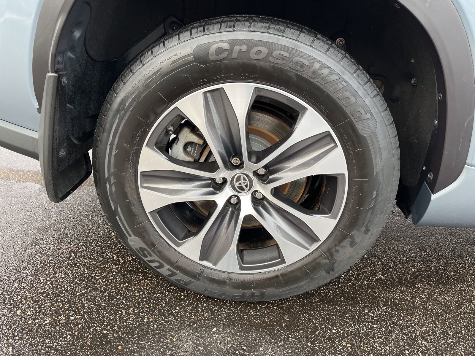 Used 2020 Toyota Highlander XLE AWD/4WD image 9