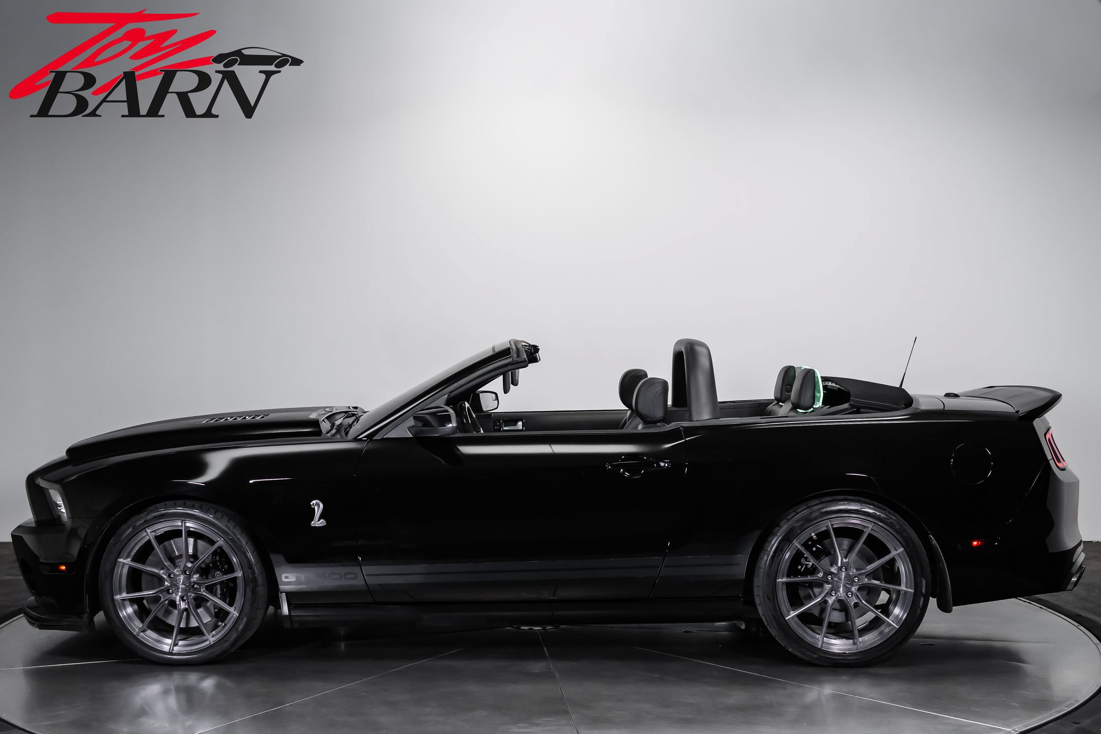 Used 2014 Ford Mustang Shelby GT500 w/ Equipment Group 821A RWD image 2