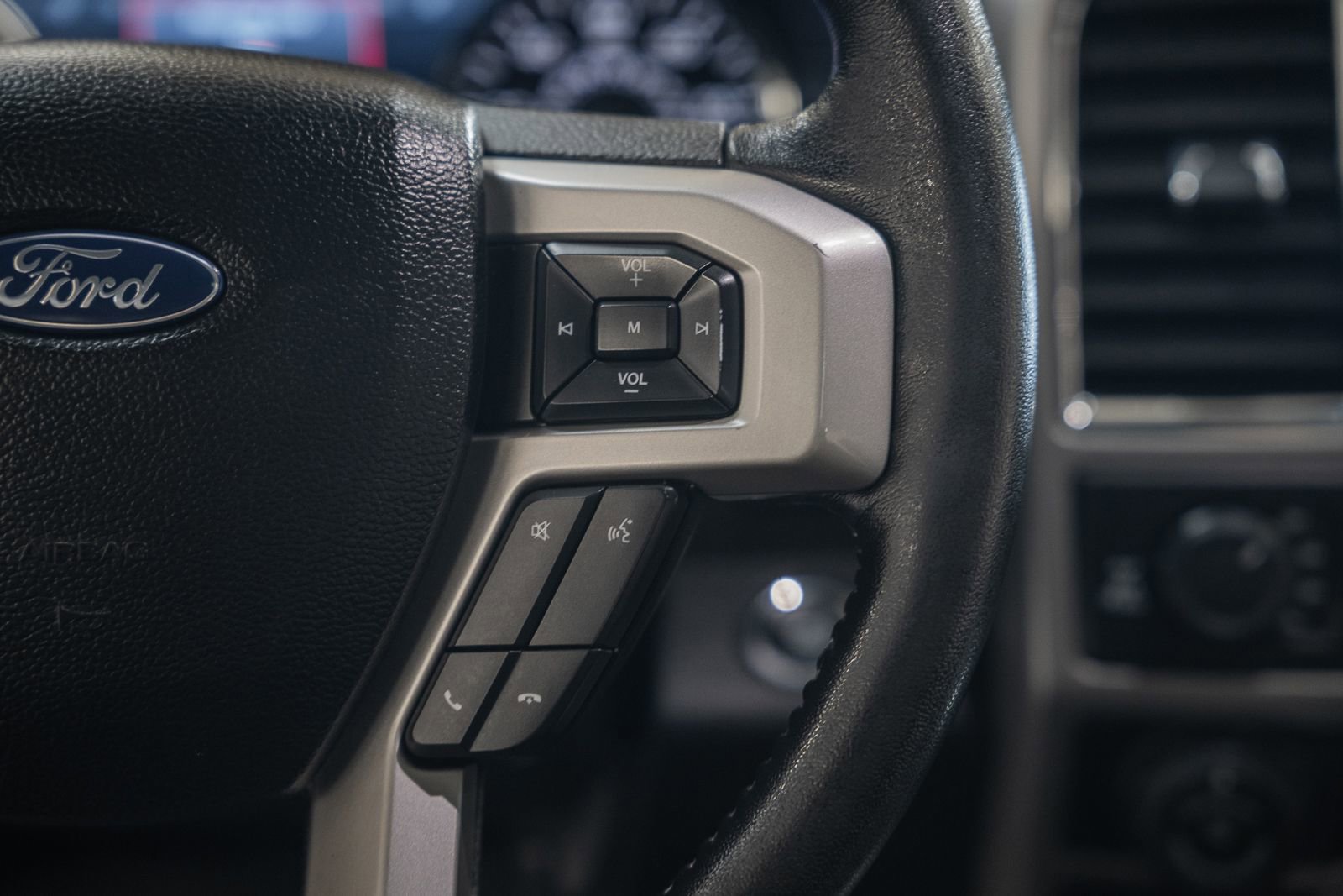 Used 2017 Ford F150 Lariat w/ Equipment Group 502A Luxury image 39