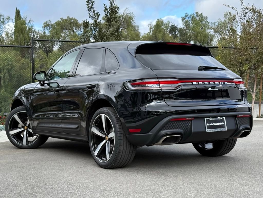 Used 2025 Porsche Macan image 3