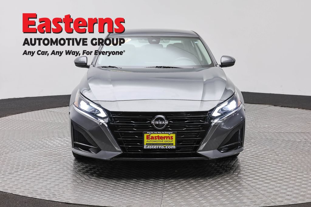 Used 2023 Nissan Altima 2.5 SV FWD image 2