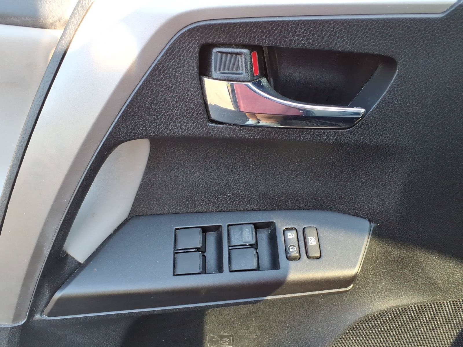 Used 2018 Toyota RAV4 XLE AWD/4WD image 11