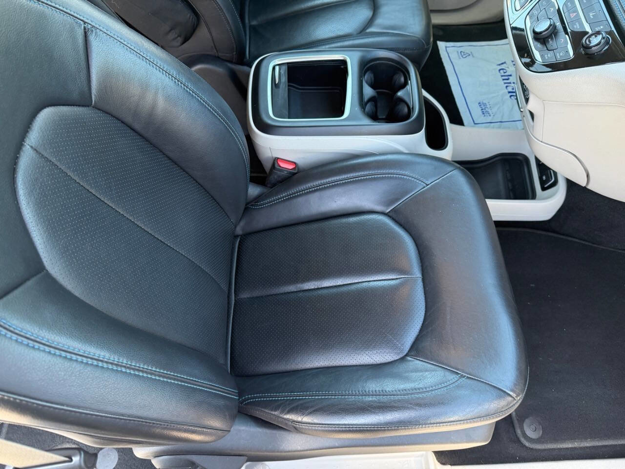 Used 2021 Chrysler Pacifica Touring-L image 12