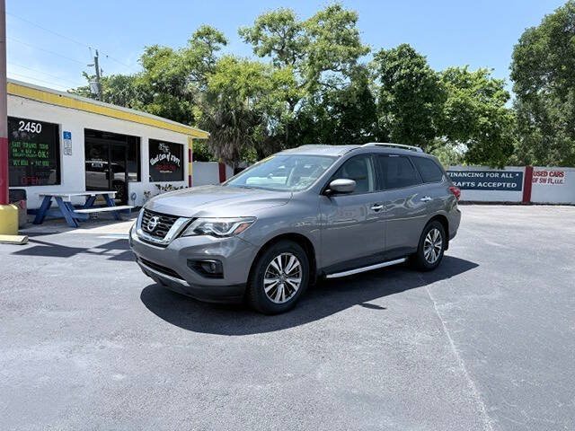Used 2019 Nissan Pathfinder SL w/ Cargo Package AWD/4WD image 8