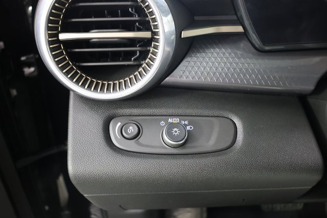 Used 2024 Chevrolet Trax ACTIV w/ Sunroof Package image 21