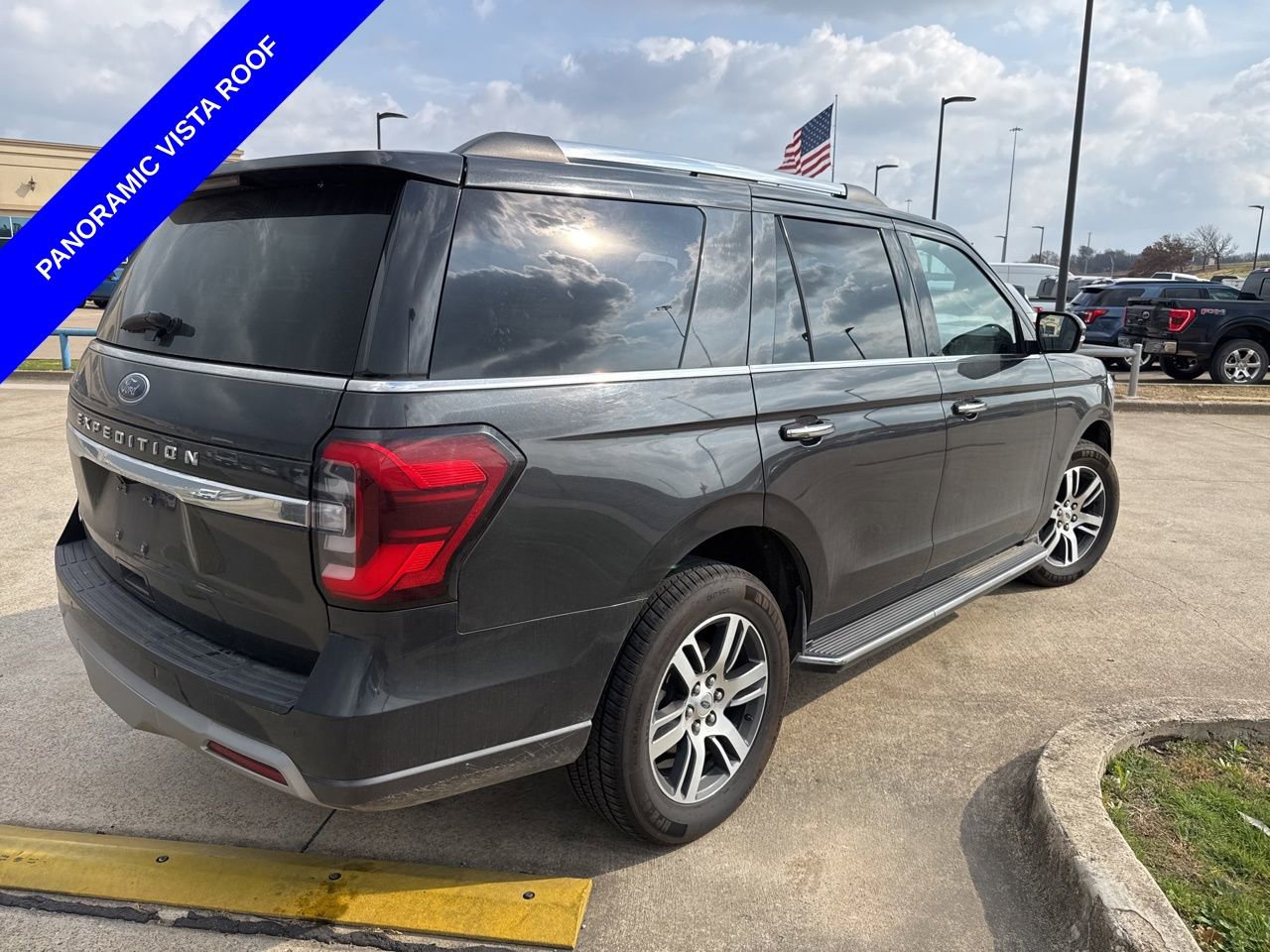 Used 2023 Ford Expedition Limited image 12