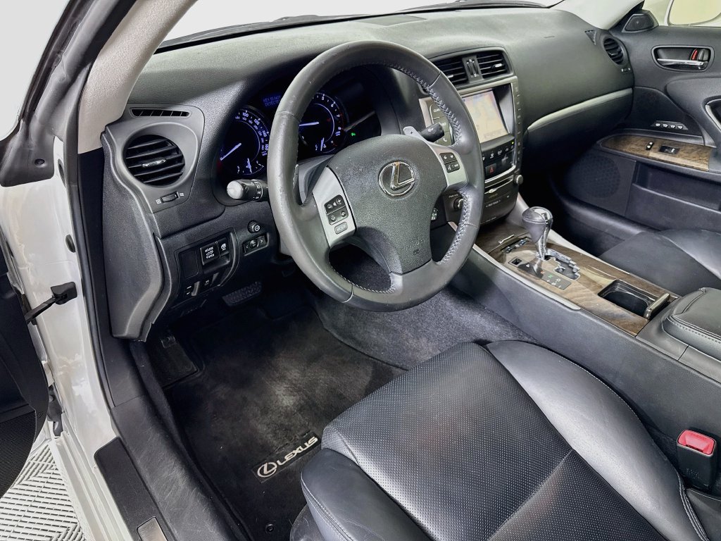 Used 2014 Lexus IS 250C w/ Luxury Package RWD image 9