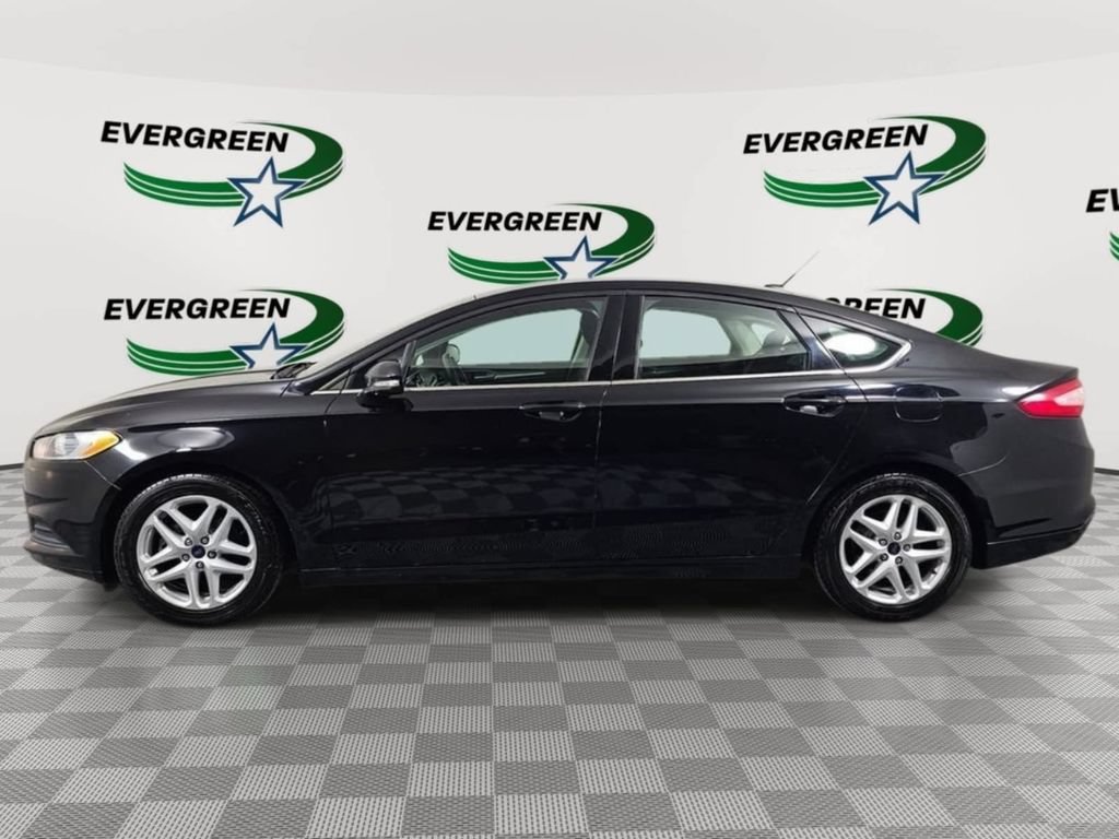 Used 2016 Ford Fusion SE FWD image 2