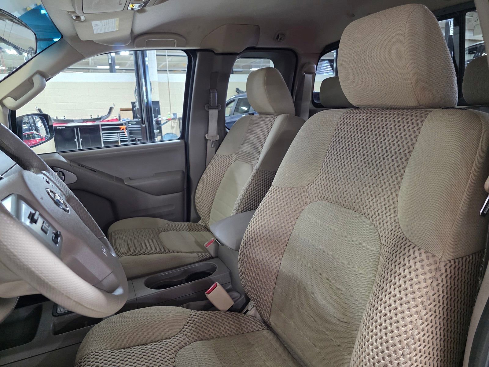 Used 2015 Nissan Frontier SV RWD image 21