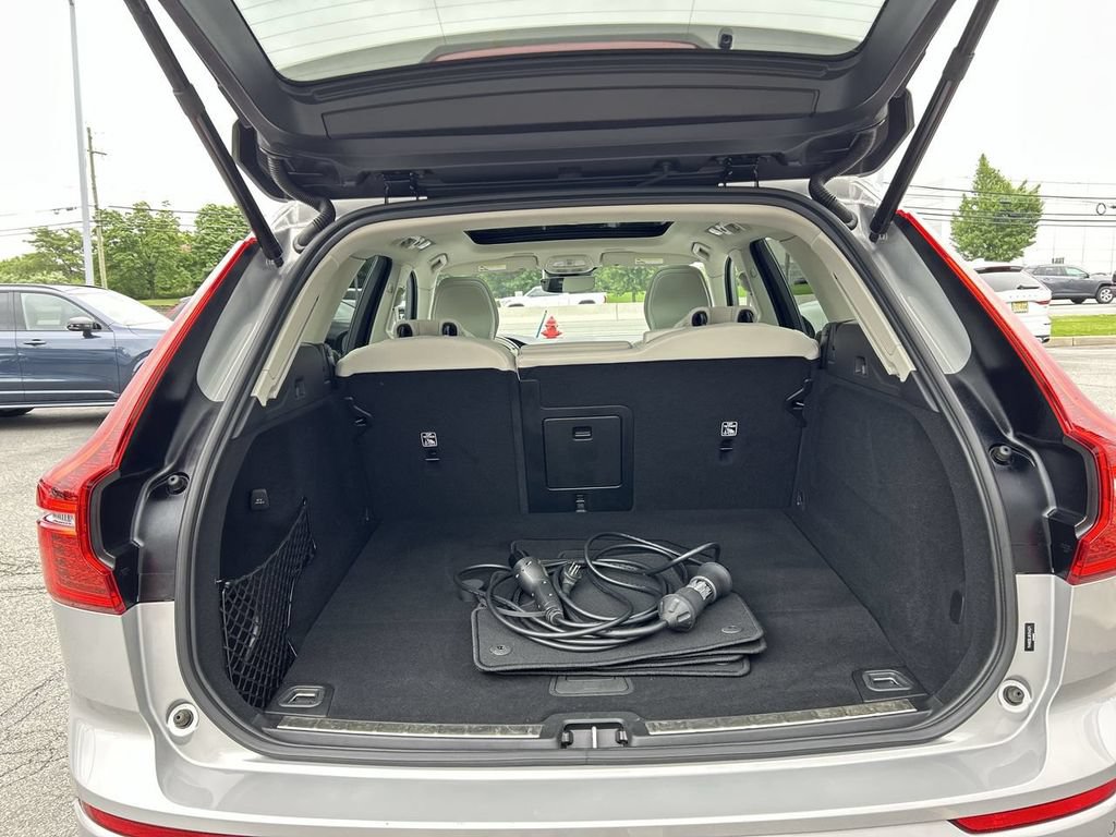 Certified 2024 Volvo XC60 T8 Plus w/ Climate Package AWD/4WD image 27