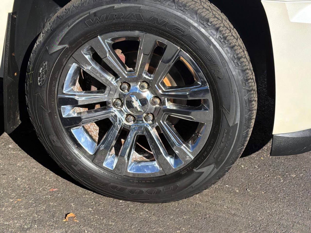 Used 2011 Chevrolet Tahoe LTZ AWD/4WD image 7