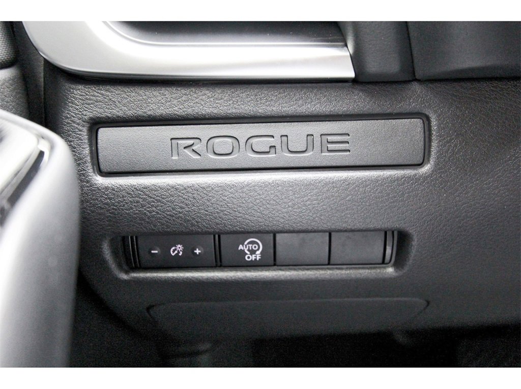 Used 2024 Nissan Rogue S image 17