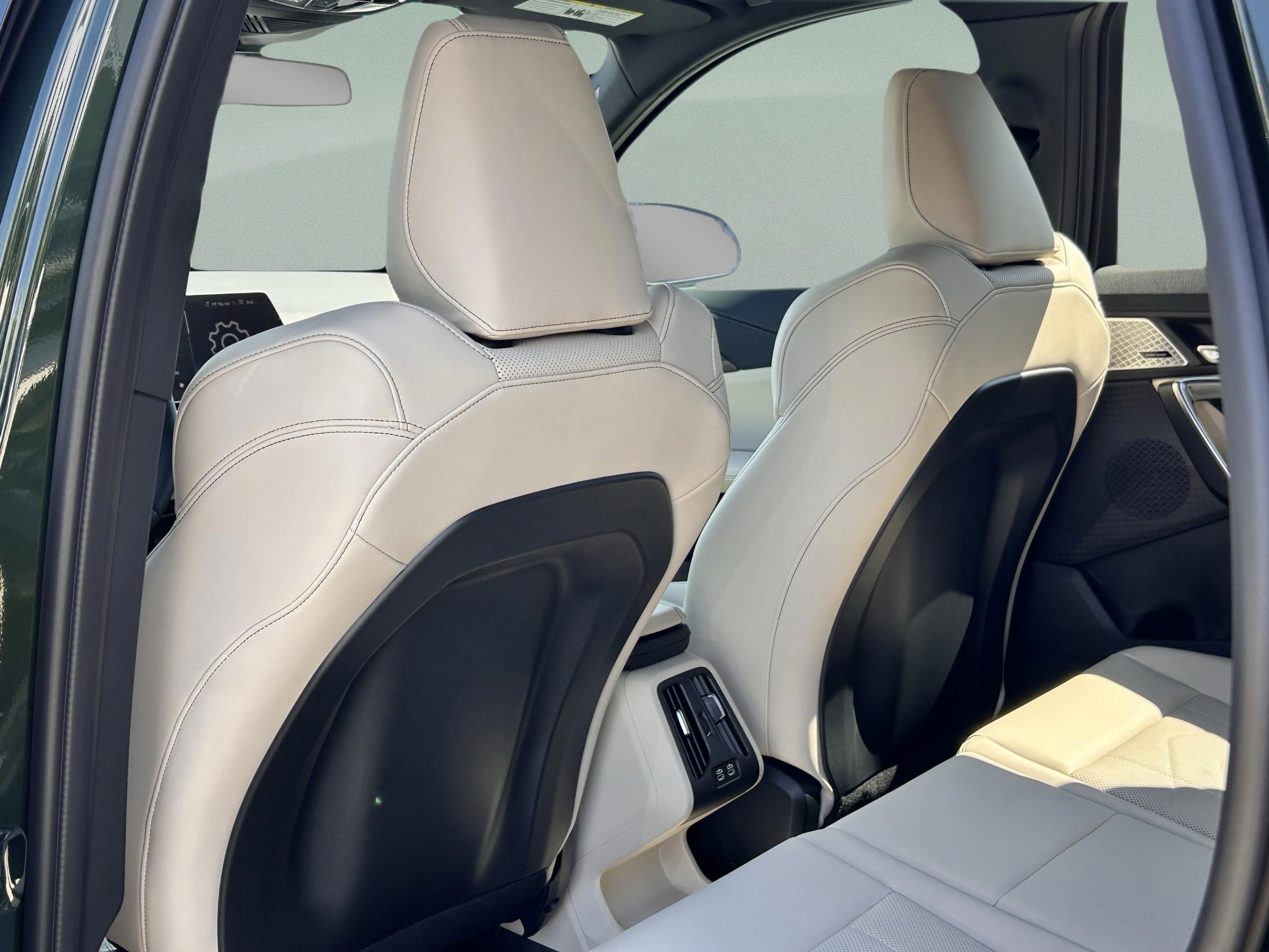 Used 2025 BMW X1 xDrive28i w/ Technology Package image 30