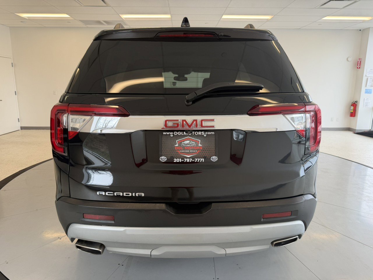 Used 2023 GMC Acadia SLT image 56