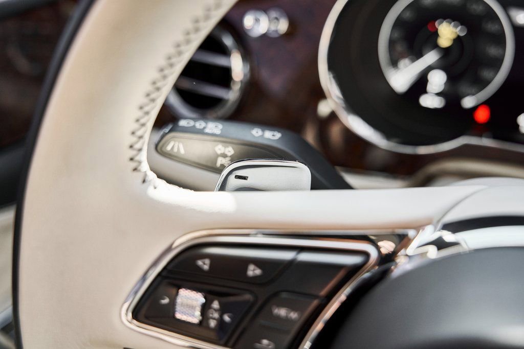 Used 2023 Bentley Bentayga Extended Wheelbase AWD/4WD image 59