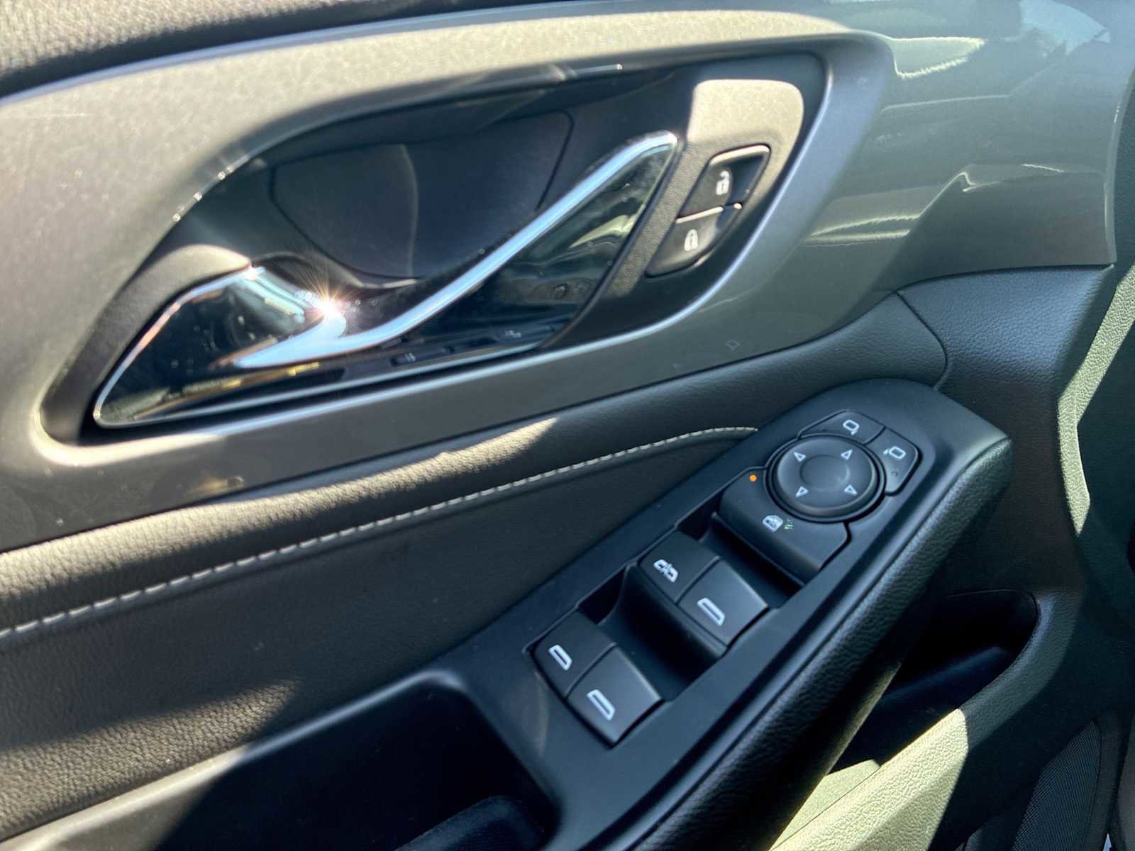 Certified 2023 Chevrolet Traverse LT w/ Rear Camera Mirror Package image 22