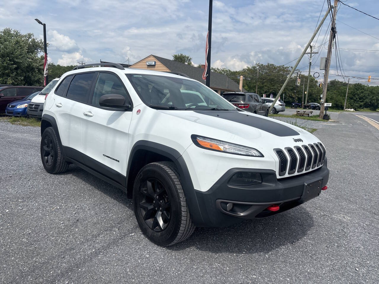 Used 2016 Jeep Cherokee Trailhawk w/ Comfort/Convenience Group AWD/4WD image 3