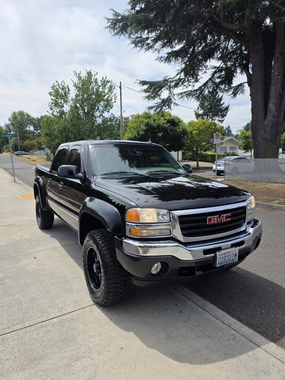 Used 2006 GMC Sierra 1500 SLE w/ Onstar Plus Package AWD/4WD image 3