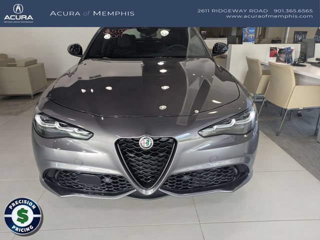 Used 2025 Alfa Romeo Giulia AWD w/ Driving Assist Package image 9