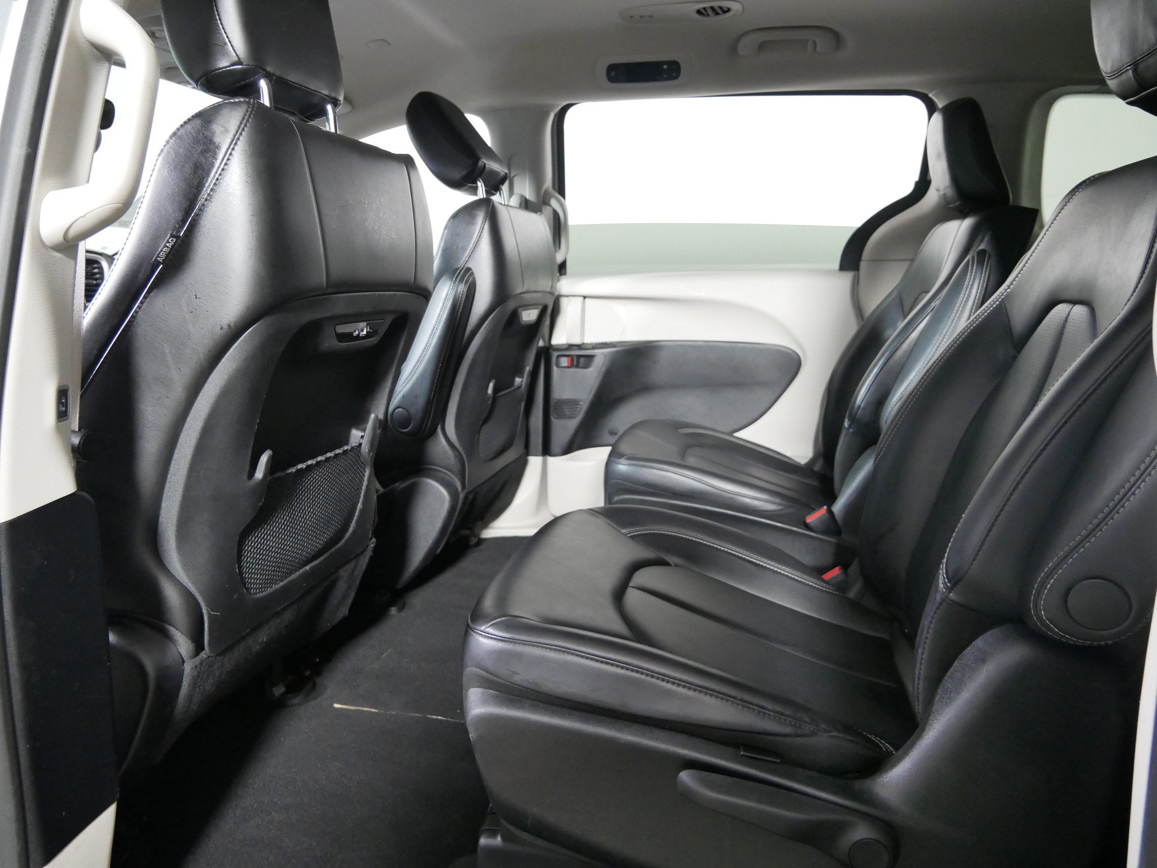 Used 2023 Chrysler Pacifica Touring-L FWD image 32