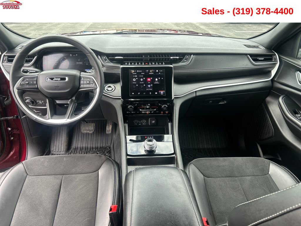 Used 2025 Jeep Grand Cherokee Altitude image 13