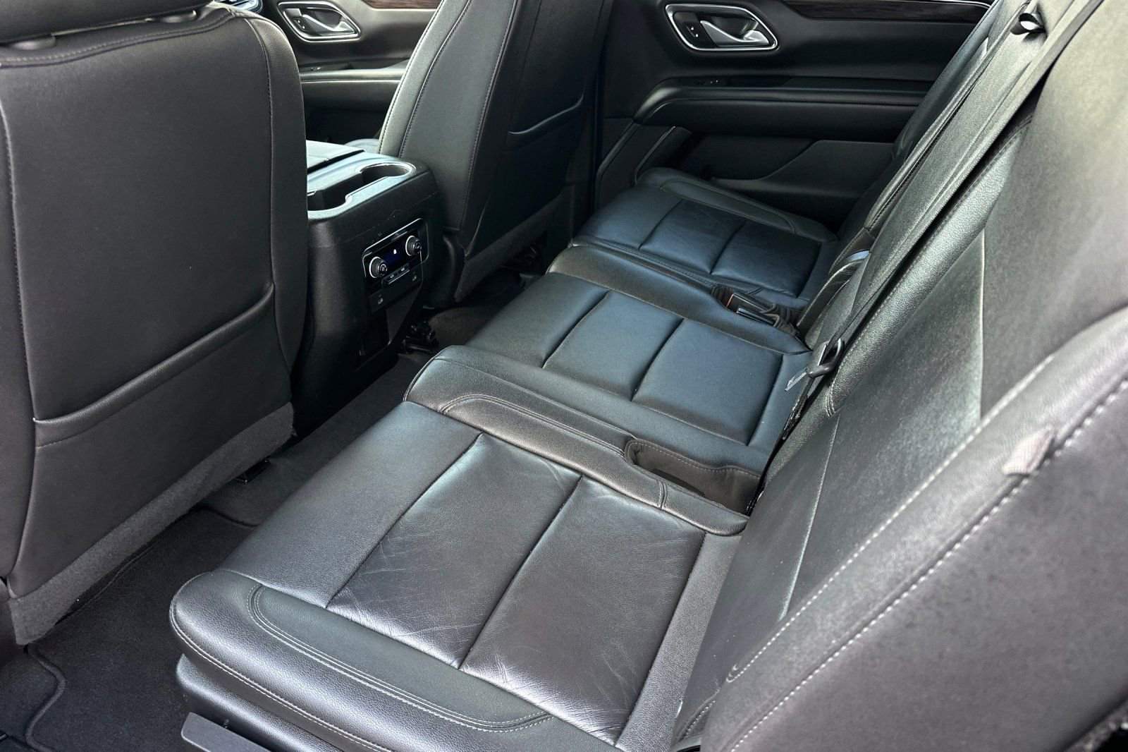 Used 2022 Chevrolet Suburban Z71 image 14