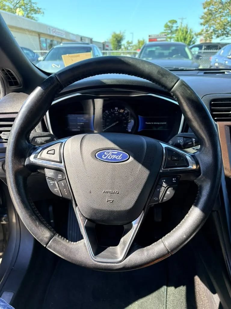 Used 2019 Ford Fusion Titanium FWD image 11