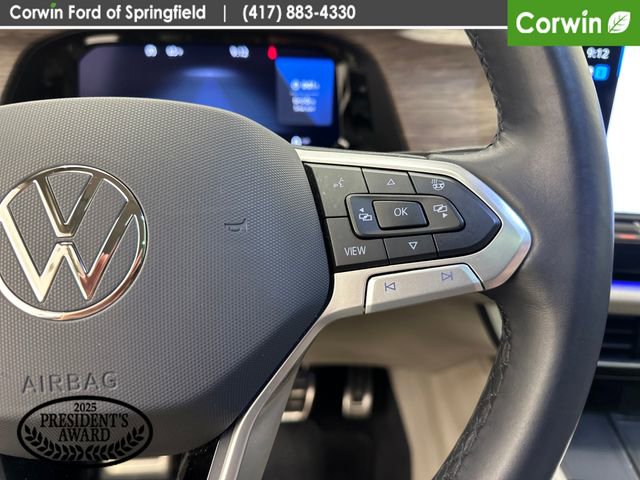 Used 2024 Volkswagen Atlas SEL Premium R-Line image 32