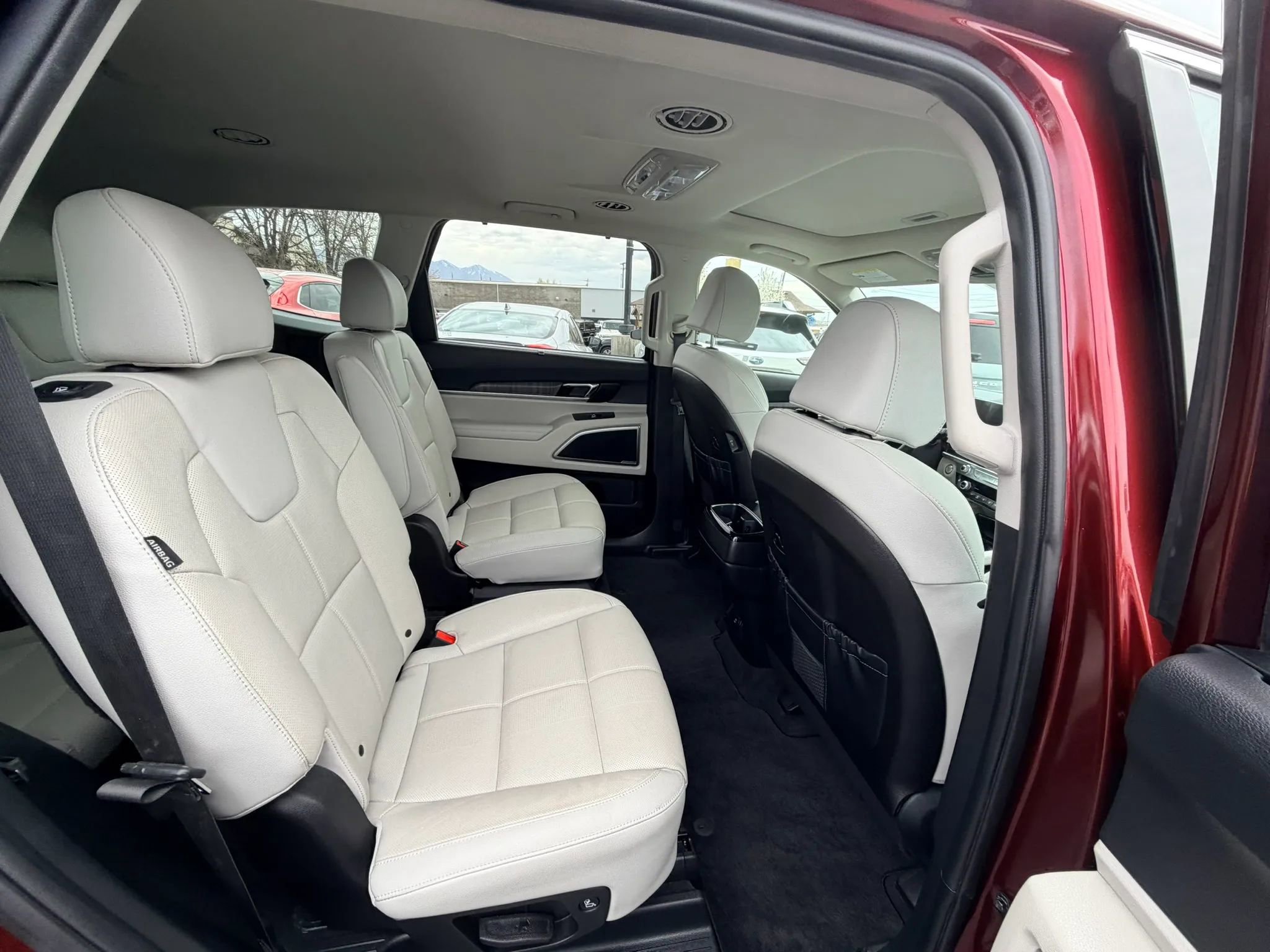 Used 2024 Kia Telluride EX w/ EX Captain's Chair Package image 31
