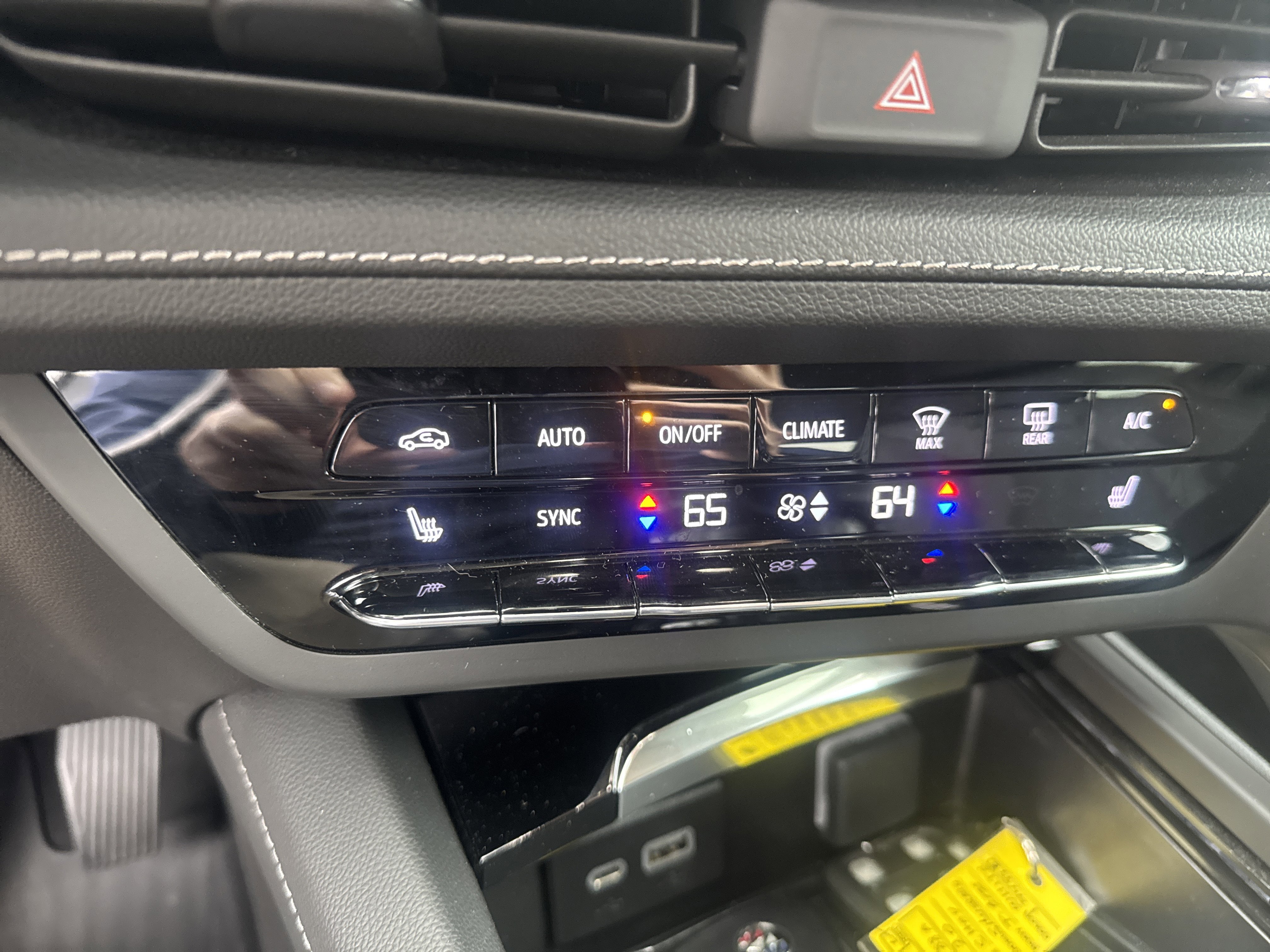 Used 2023 Buick Envision Essence AWD/4WD image 27