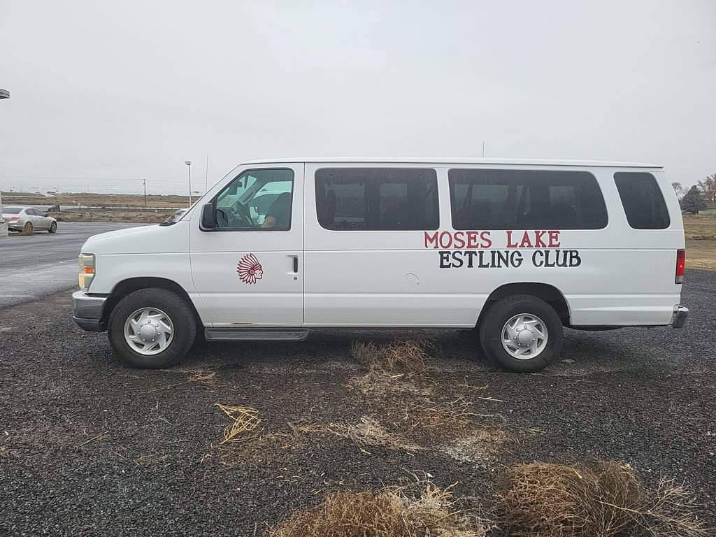 Used 2011 Ford E-350 and Econoline 350 XLT image 2