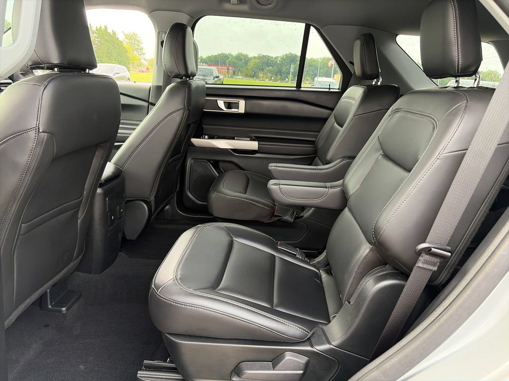 Used 2024 Ford Explorer XLT w/ Equipment Group 202A AWD/4WD image 30