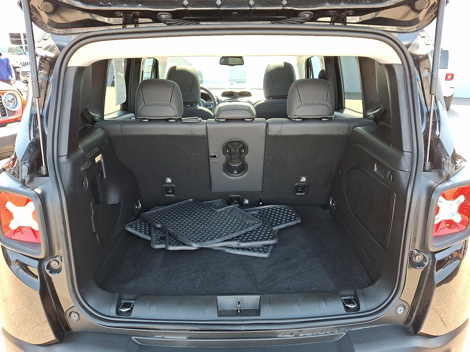 Certified 2022 Jeep Renegade Limited w/ Sun, Sound & Wheels Group AWD/4WD image 29