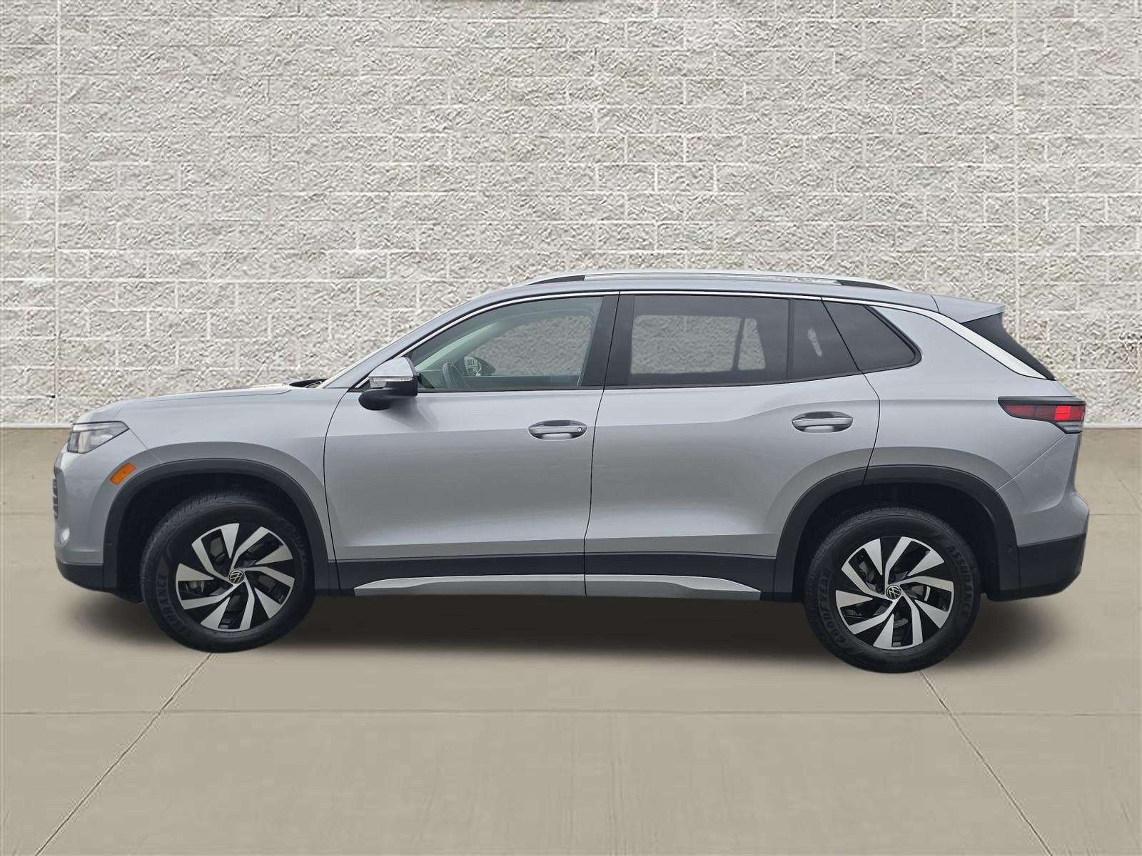 New 2025 Volkswagen Tiguan S AWD/4WD image 4
