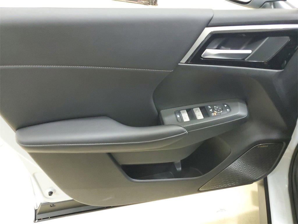 New 2025 Mitsubishi Outlander SE image 19