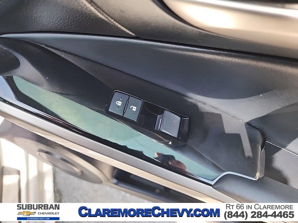 Used 2017 Lexus IS 200t RWD image 29