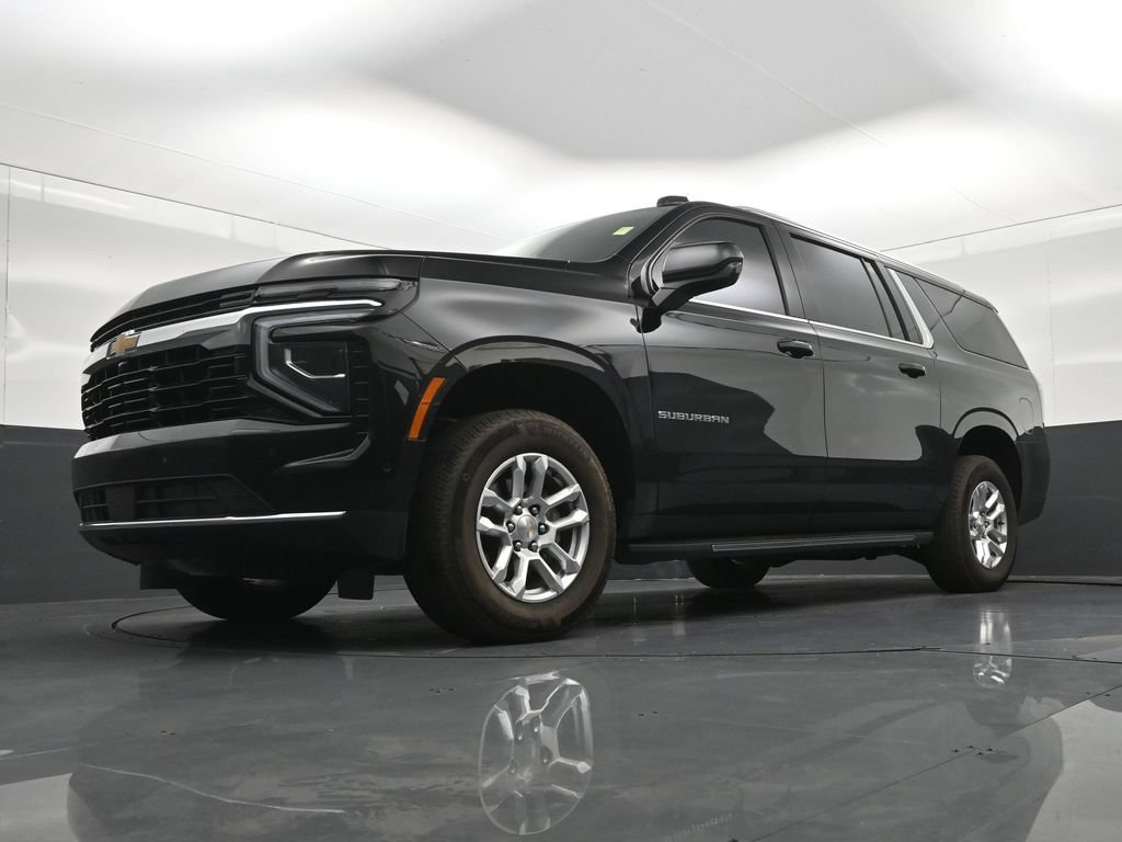 Used 2026 Chevrolet Suburban LS RWD image 23