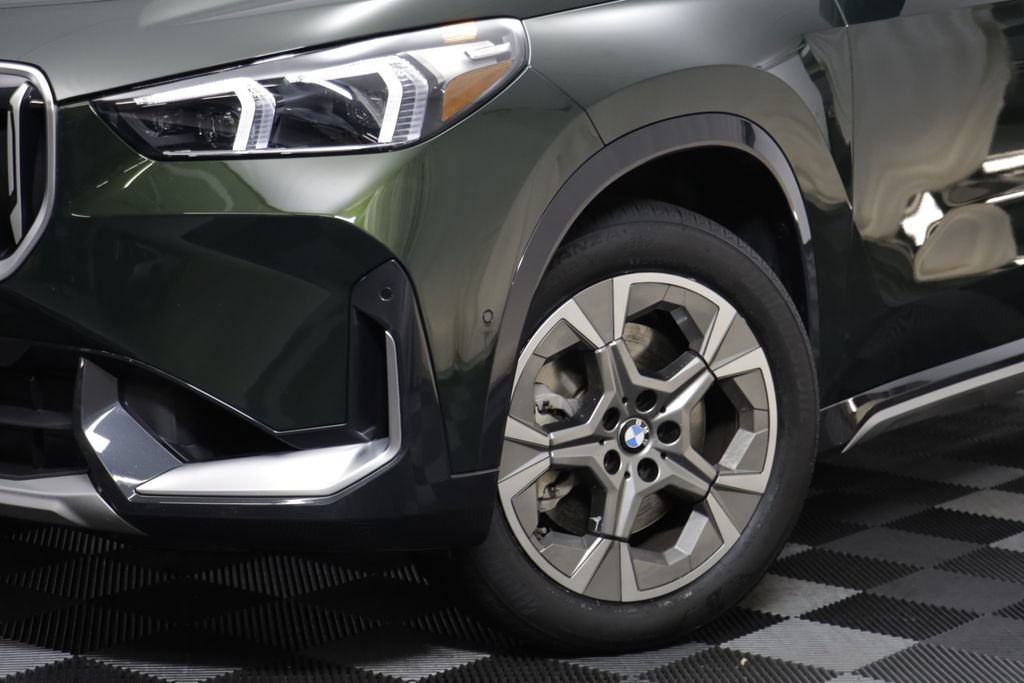 Certified 2025 BMW X1 xDrive28i AWD/4WD image 3