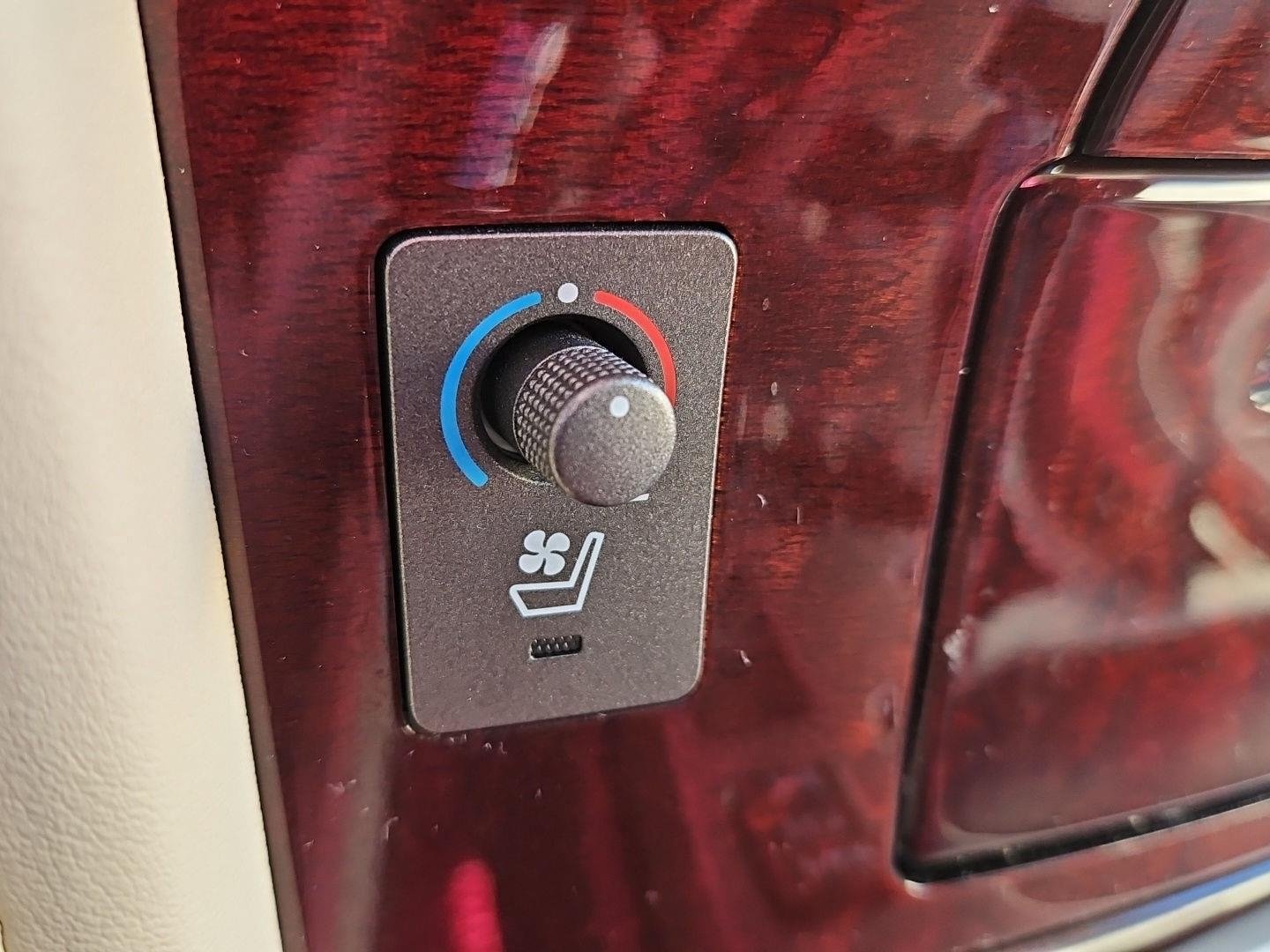 Used 2015 Lexus LX 570 4WD image 30