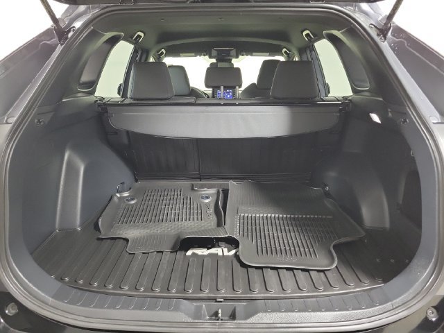 Used 2022 Toyota RAV4 SE AWD/4WD image 10