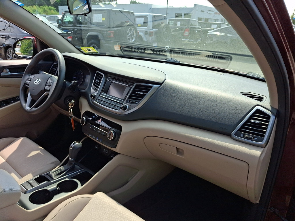 Used 2017 Hyundai Tucson SE w/ Cargo Package FWD image 11