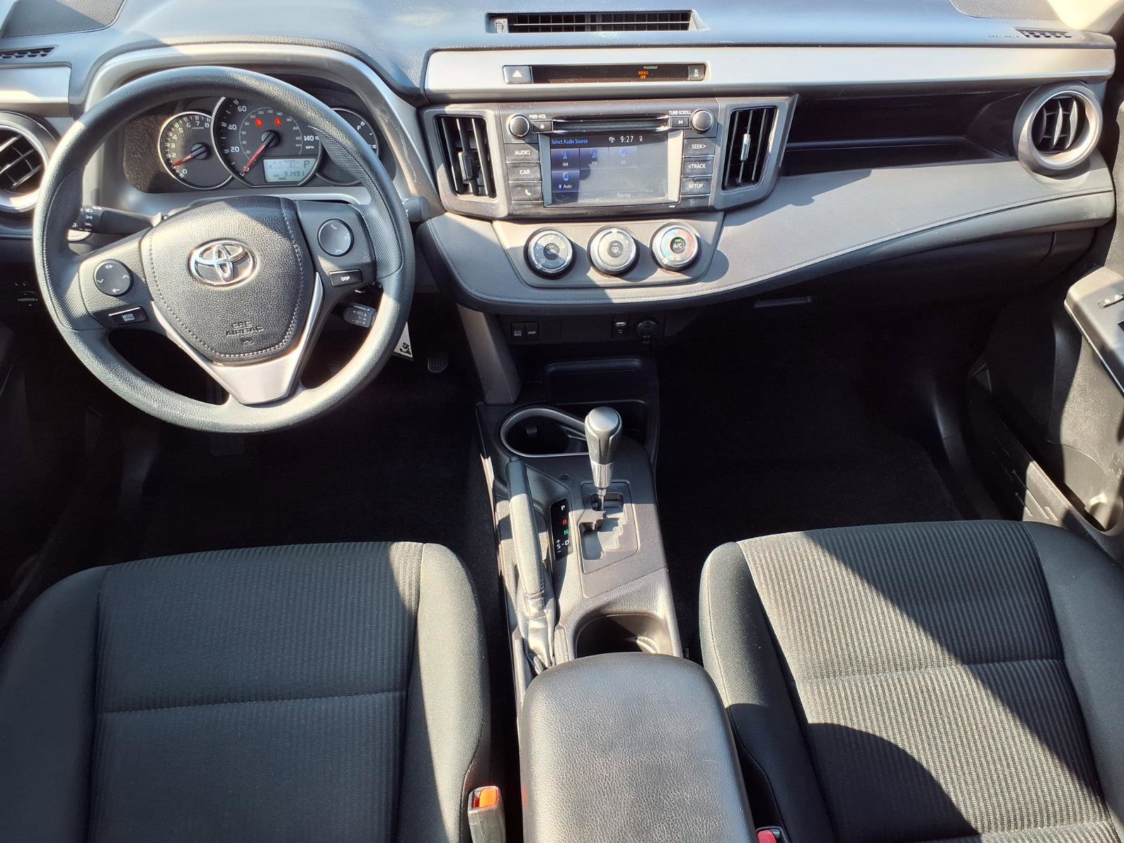 Used 2016 Toyota RAV4 LE FWD image 4