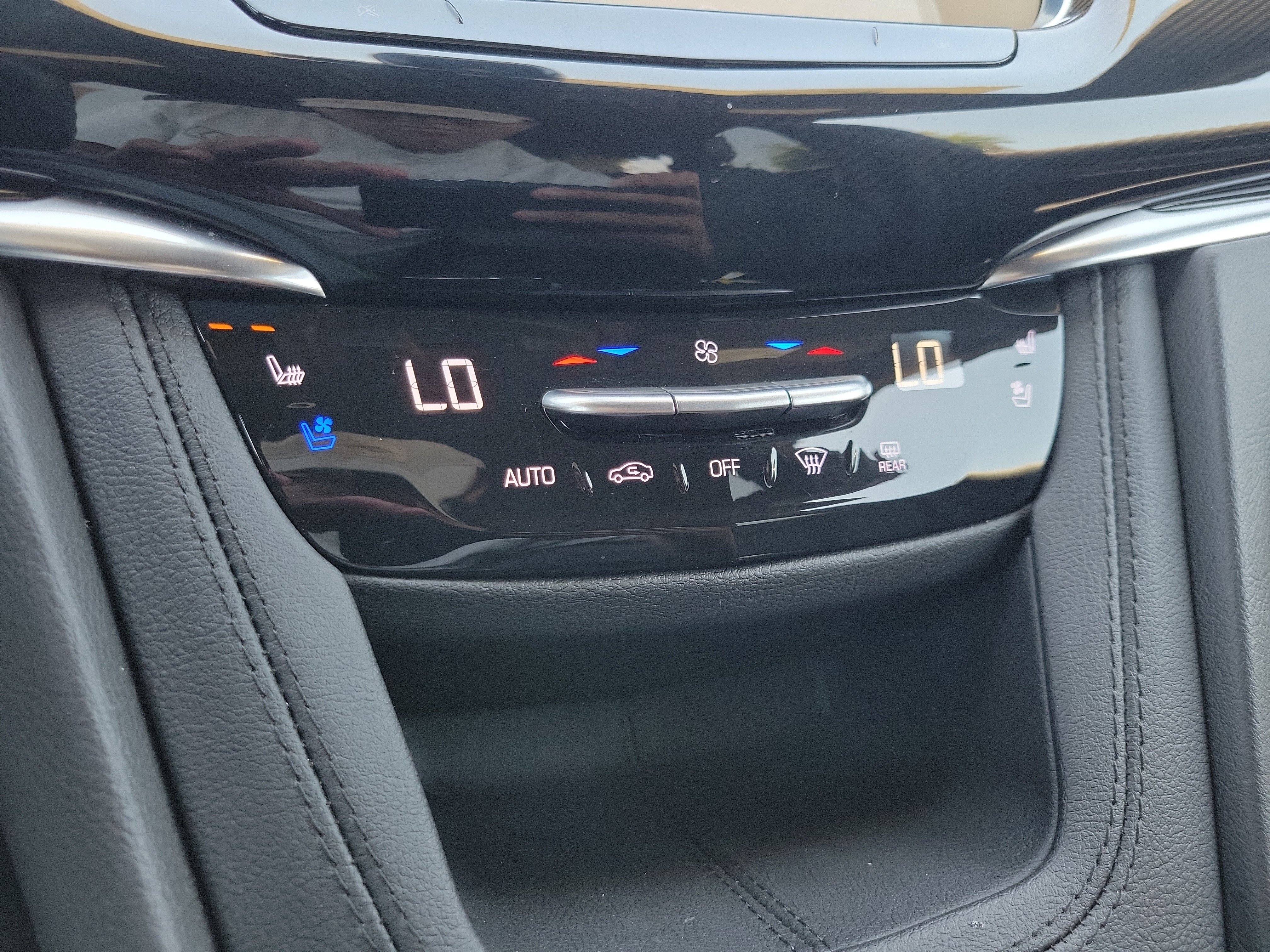 Certified 2025 Cadillac XT6 Premium Luxury w/ Platinum Package AWD/4WD image 24