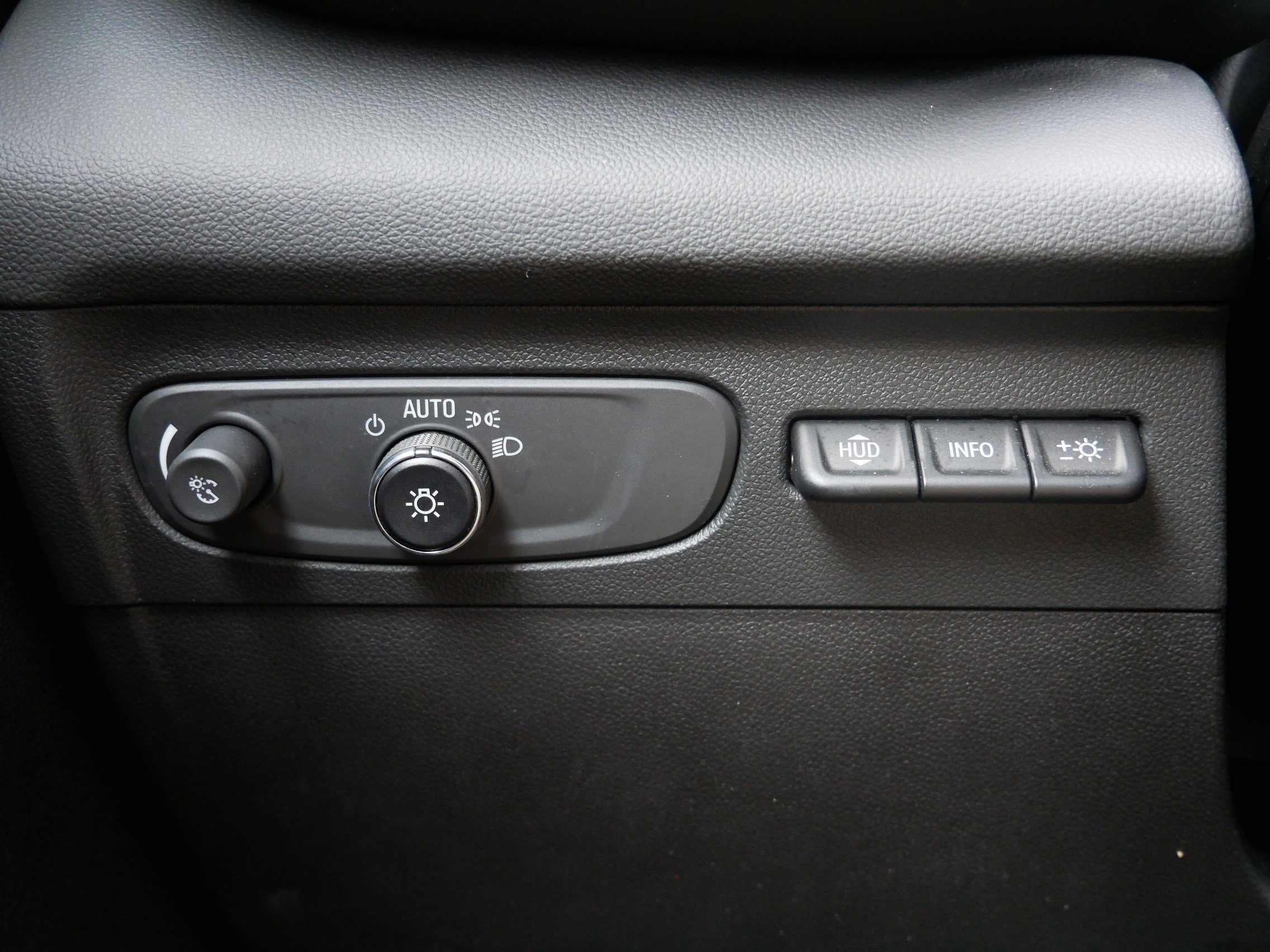 Used 2023 Buick Envision Essence w/ Technology Package I image 25