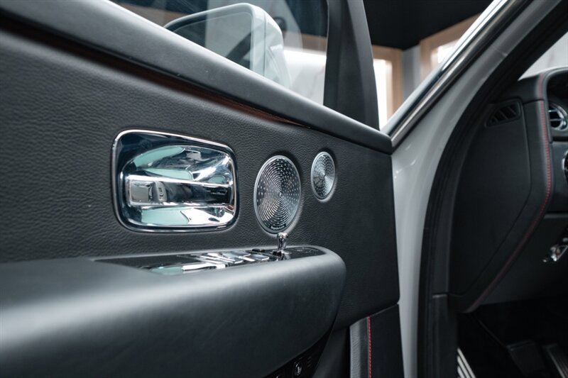 Used 2020 Rolls-Royce Cullinan AWD/4WD image 3