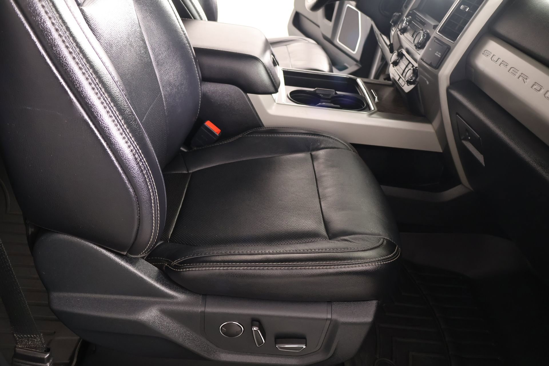 Used 2019 Ford F250 Lariat w/ Lariat Ultimate Package image 14